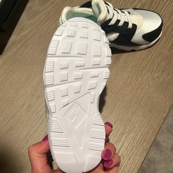 NEW Nike huarache Walker size 9. White sea foam black - Picture 5 of 7